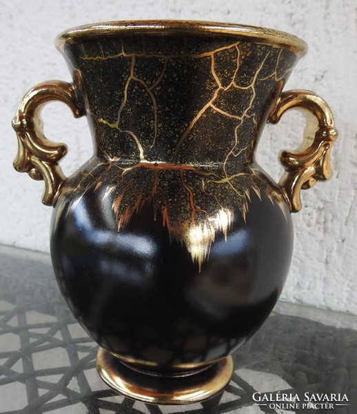Aranyfestéses sorszámozott - valószínűleg osztrák - kétfüles váza