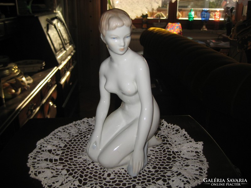 Aquincumi sitting nude, beautiful condition 21.5 cm