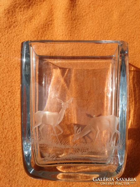 Szignó.Art Deco szignált üveg, kristály váza, Őzek! Vastag hántolt, csiszolt mestermű. Extra darab.