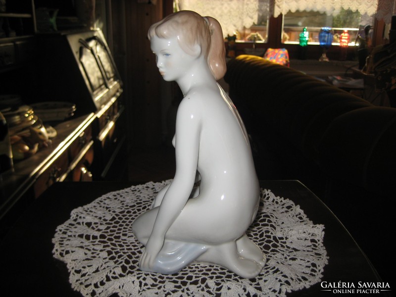 Aquincumi sitting nude, beautiful condition 21.5 cm