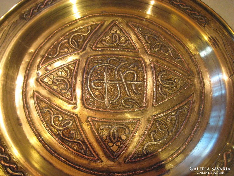 Oriental decorative plate, yellow copper, with red copper inlays, very nice goldsmith work, 236 mm