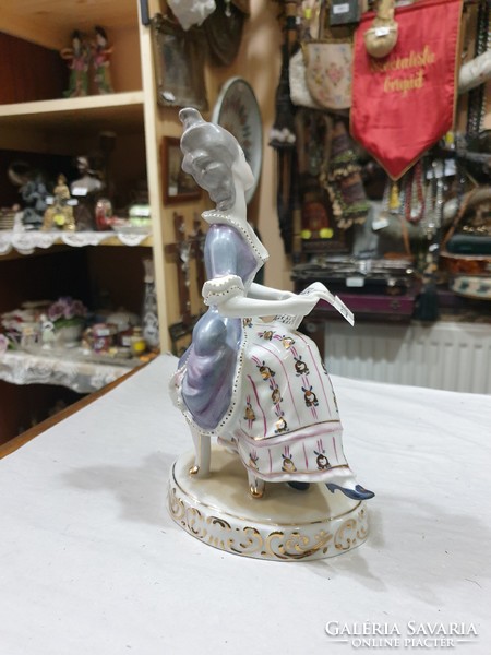 Hollóházi porcelán nöi figura 