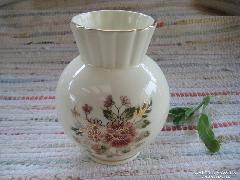 Zsolnay, hand-painted vase with a small, barely noticeable repair on the mouth, 17 cm