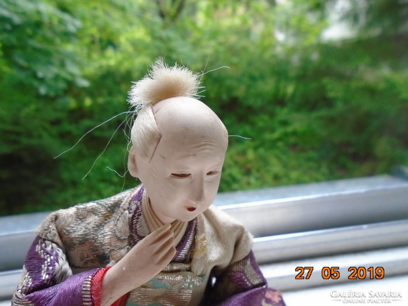 Hagyományos kézzel készült japán férfi baba