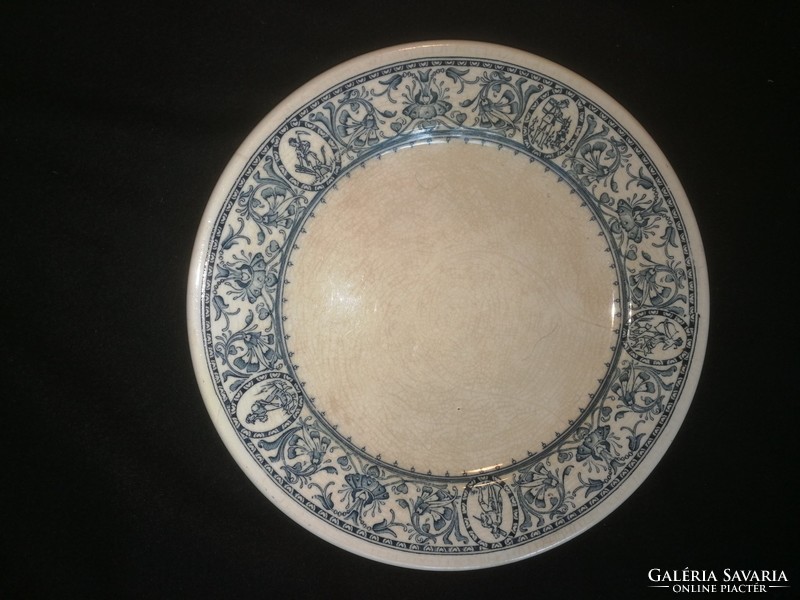 Zsolnay tányér, a korai korszakból