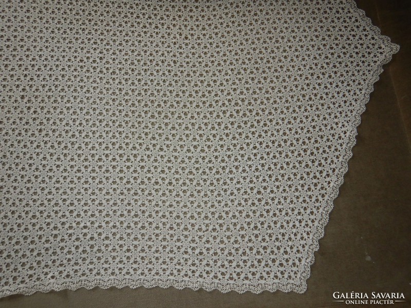 Hexagonal lace tablecloth