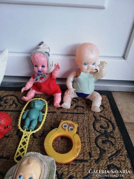 8 Piece toy dolls, doll, rattle, rattle, rolling swan, bandaged doll,. For sale at the same time