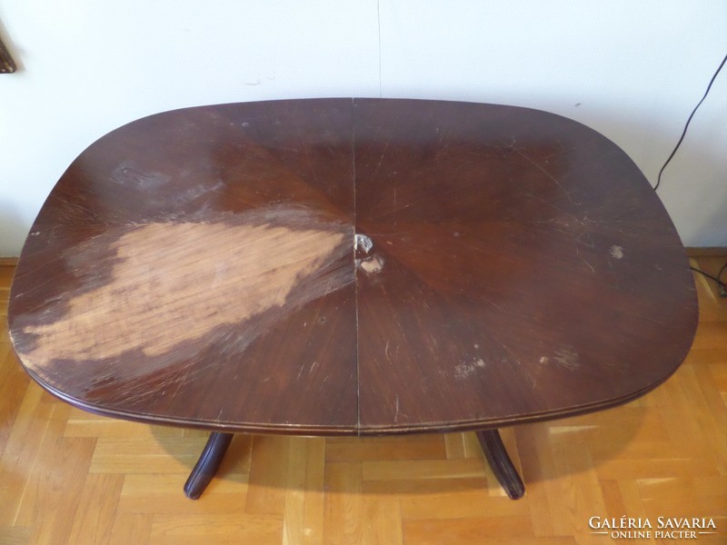 Practical, extendable oval neo-baroque table
