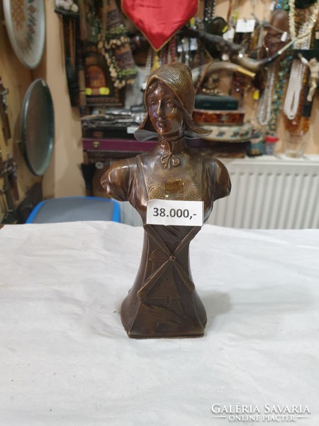Régi bronz nöi figura 