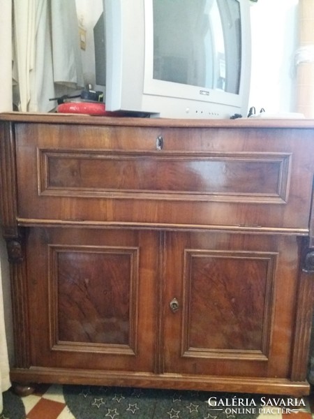 Chest of drawers, TV stand for sale