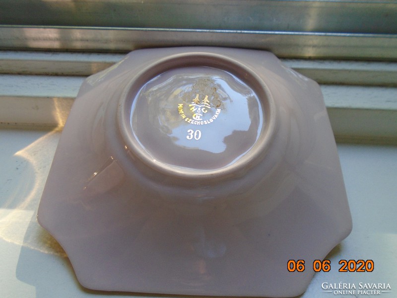 EMPIRE Opulensen aranyozott 8 szögletes anyagában színezett Rózsaszínű porcelán csésze alátéttel