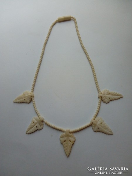 Bone carved leaf necklaces (682)