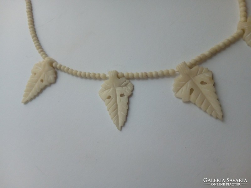 Bone carved leaf necklaces (682)