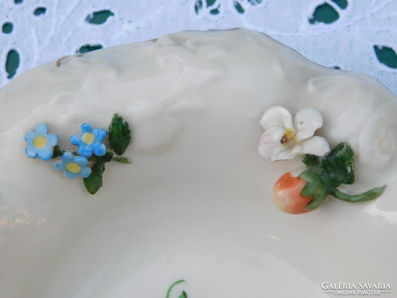 Kis porcelán tányér