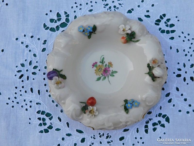 Kis porcelán tányér