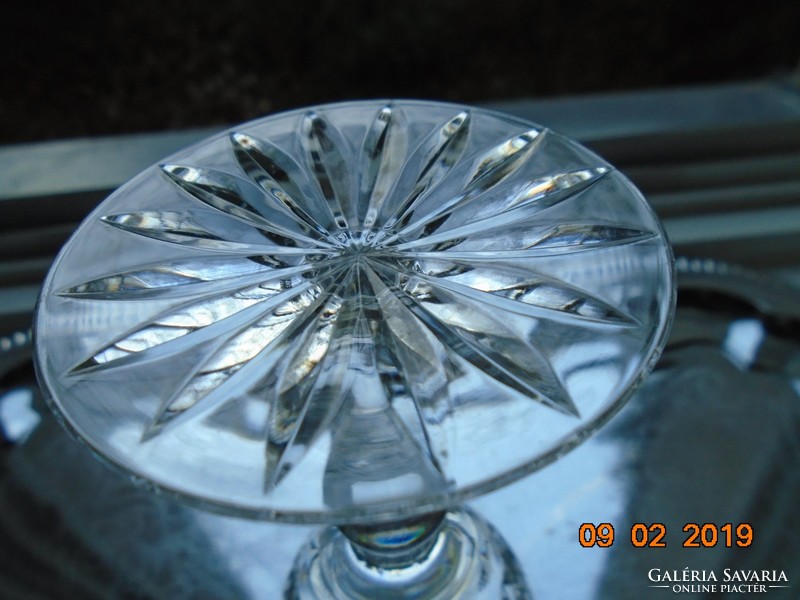 Diamond-cut lead crystal glass with base 15.50 cm