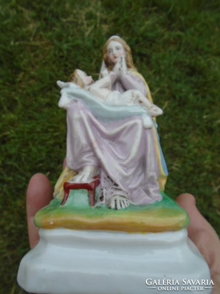 Passau porcelain, Mary with Jesus, a true-to-life work of the 18th century. A museum piece from the middle of No