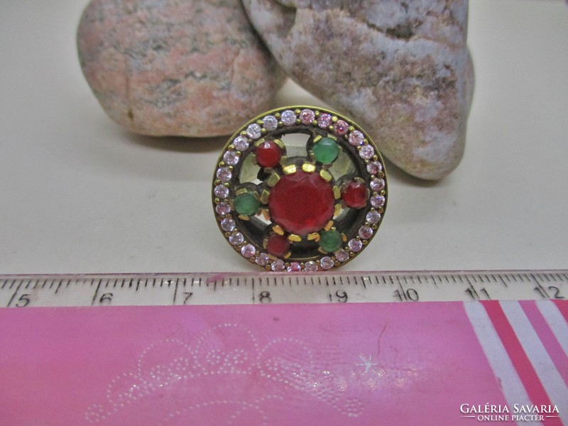 Szépséges nagy kézműves régi gyűrű rubin és smaragd színű kövekkel