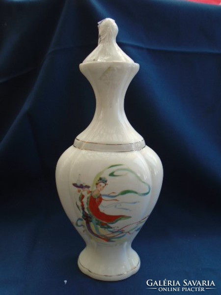 Old oriental porcelain vase with very nice painting, 29.5 cm high