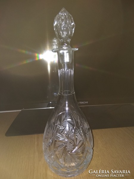 Crystal vase with a special bay shape