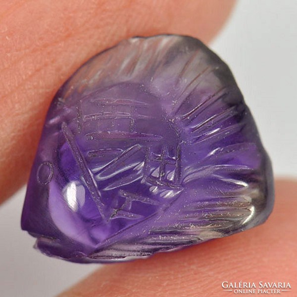 Real, 100% natural carved/engraved purple amethyst fish 7.17ct (st. - Almost translucent)