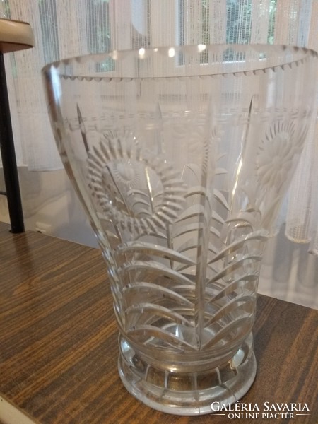 Különleges öblös formájú kristály váza