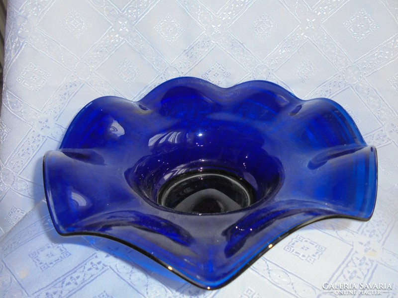 Kék színű szakított üveg kínáló/asztalközép