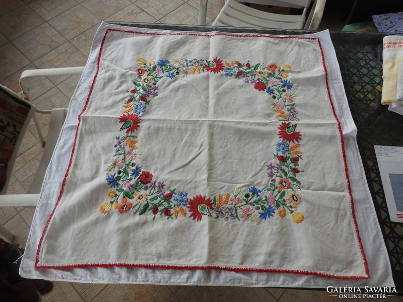 Kalocsa pattern tablecloth