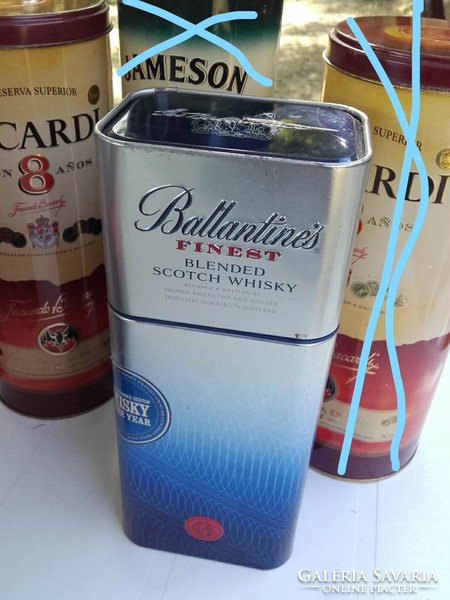 Ballantines ,Kék-ezüst, téglatest  alakú ,nagyon ritka italos fém dísz doboz