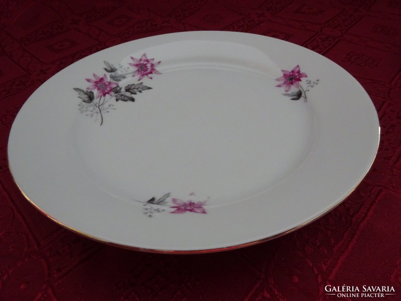 Lowland porcelain cake plate with purple flowers. Its diameter is 19 cm. He has!