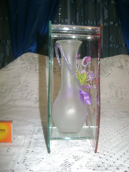 Tükrös üveg váza a "vázában"