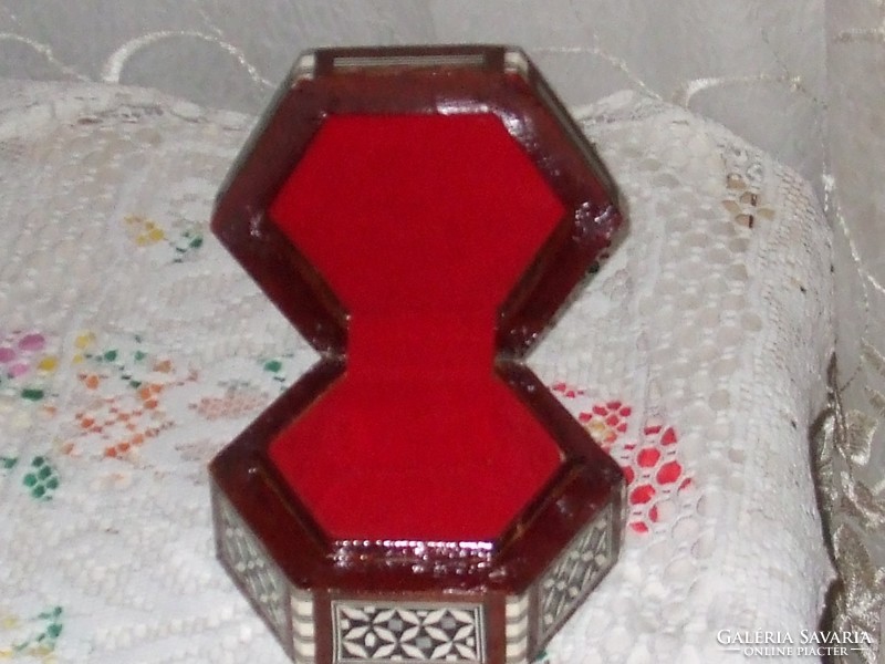 Hexagonal mother-of-pearl coating box.
