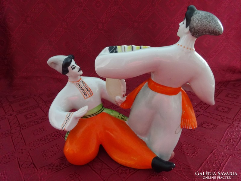 Orosz porcelán figurális szobor, népzenészek, magassága 18 cm. Vanneki!