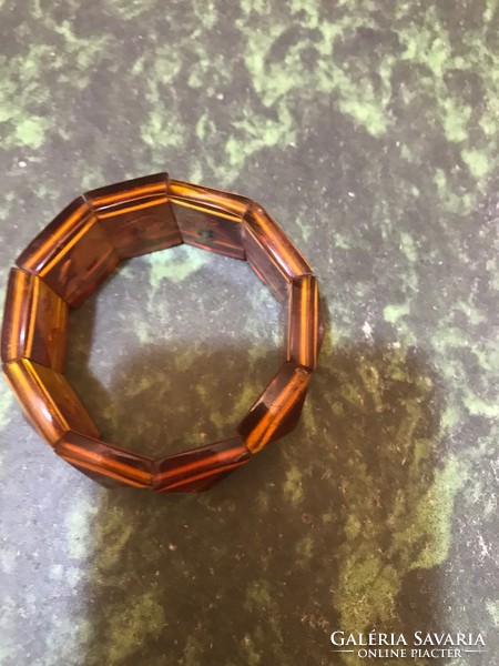 Amber bracelet for sale in good condition