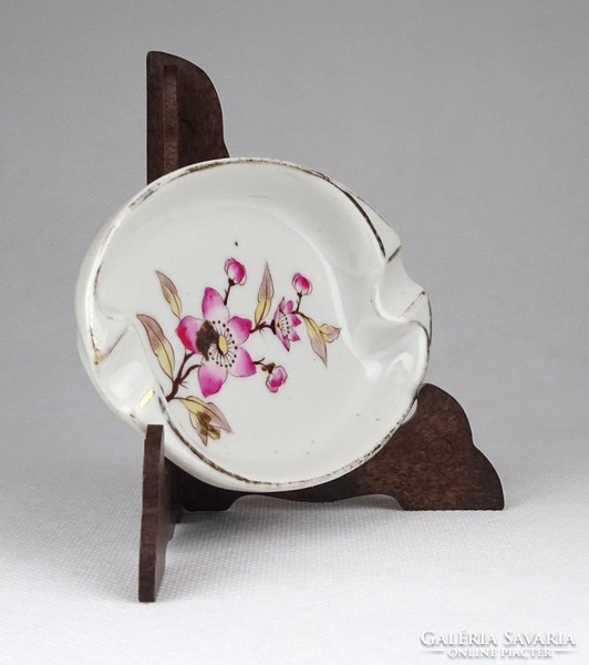 1B222 Régi virágos kispesti porcelán hamutál