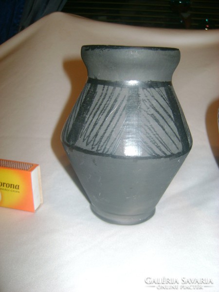 Fekete kerámia váza - három darab együtt