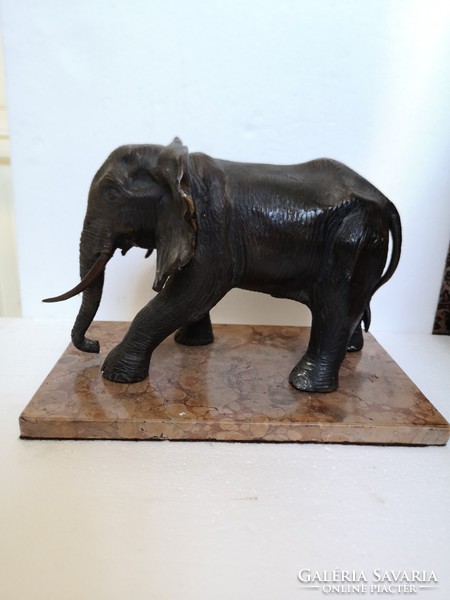 Antik elefánt bronz figura vadász afrika