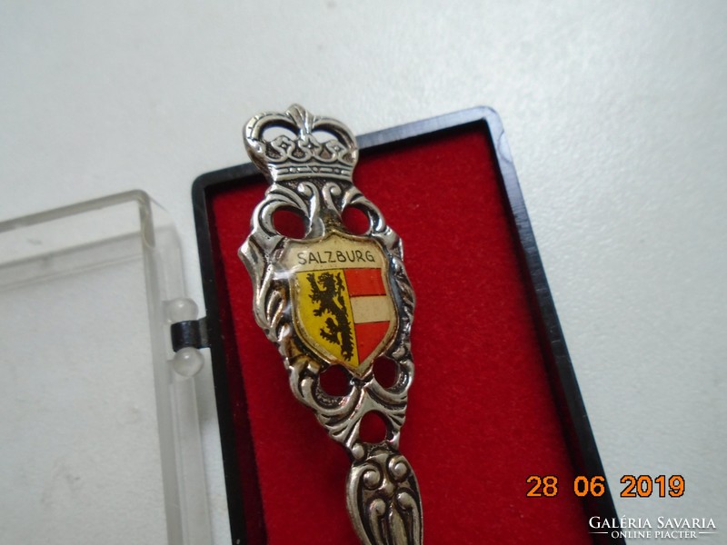 Ezüstözött áttört osztrák souvenir kiskanál zománc címerrel Salzburg,dobozában