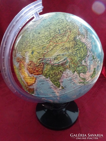 Illuminated globe. It has a diameter of 30 cm and a total height of 45 cm. He has!