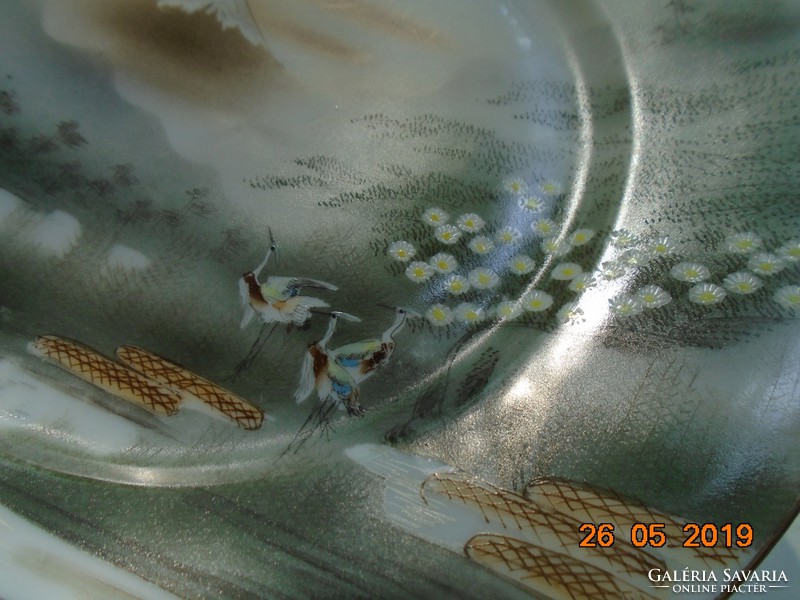 Kutani egyedi festményszerű  tájképpel színes vízi madarakkal különleges tojáshéj tányér