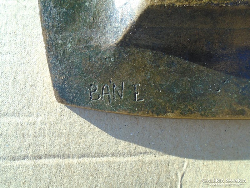 Bán edit sculptor (1905-1966) bronze decorative bowl.