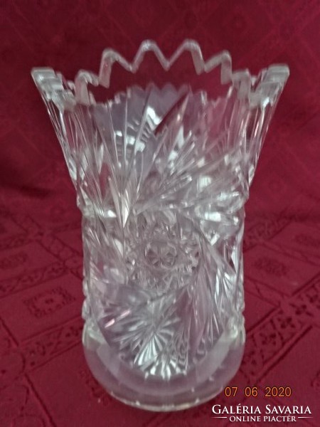 Crystal glass vase, height 12.5 cm. He has!