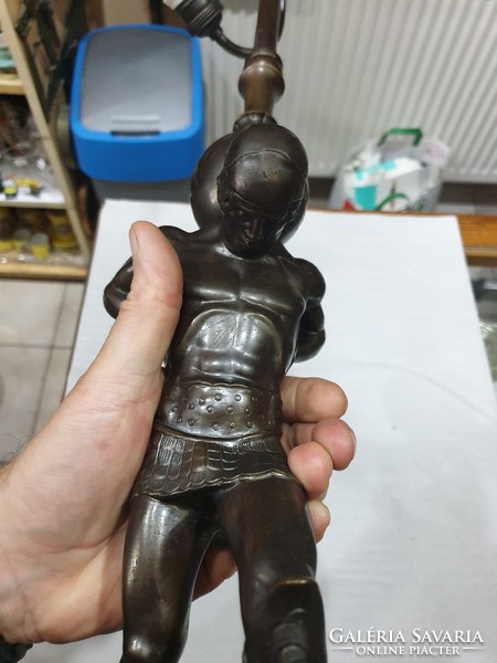 Régi figurális bronz asztali lámpa
