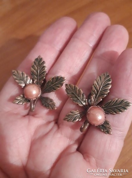 Antique pink pearl enameled leaf with fulbevalo