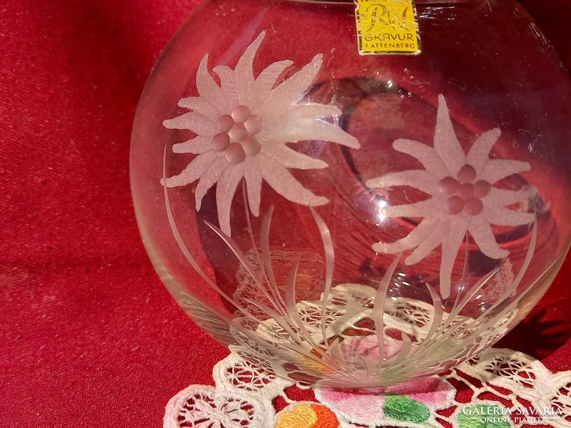 007 csiszolt kristály gömb  üveg váza havasi gyopár mintával 11 cm 