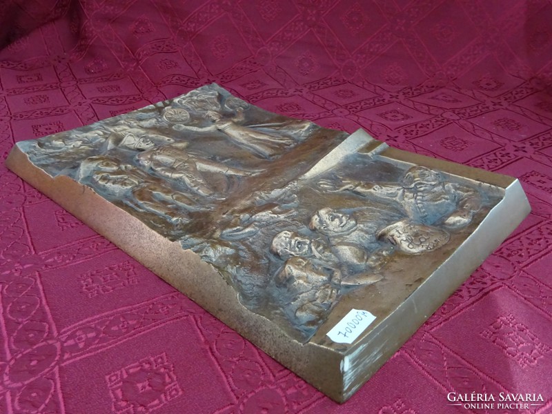 Kincses Márta 1975-ös bronz dombormű. Háry János. Mérete 31 x 21 cm. Vanneki!