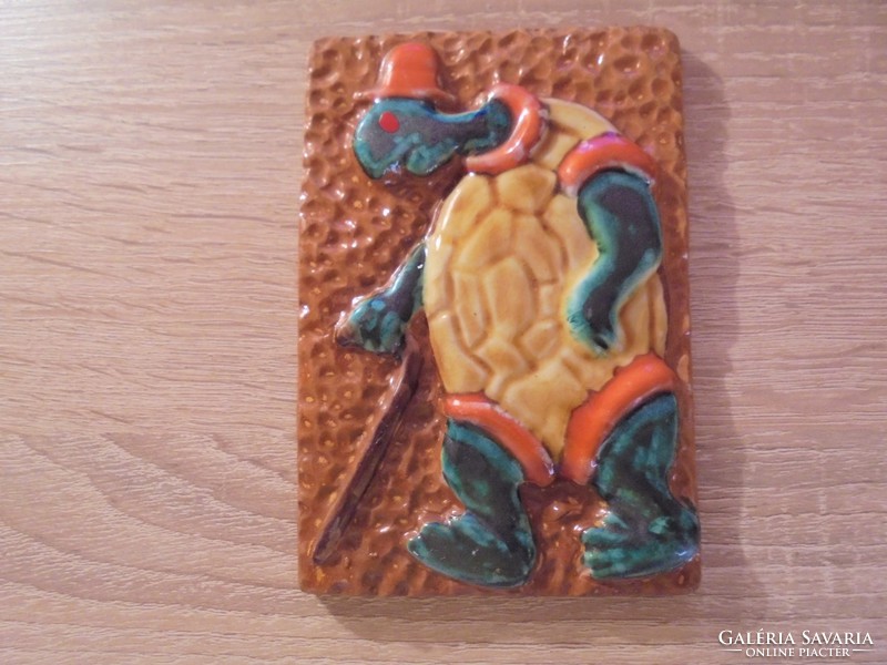 Wall ceramic with a turtle figure
