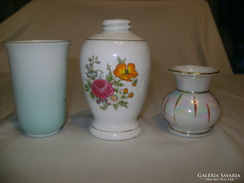 Három darab kisebb porcelán váza