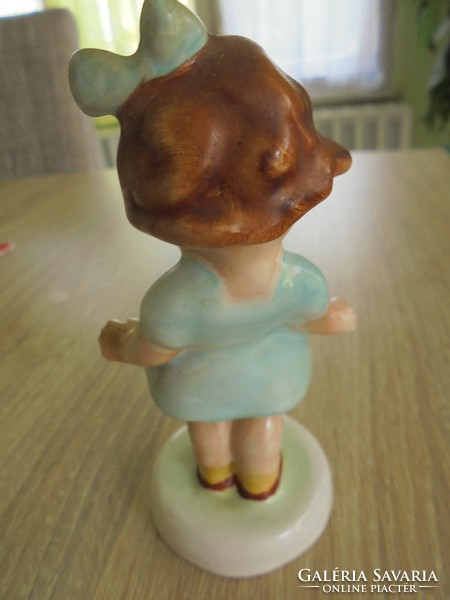 Bodrogkeresztúri kerámia katicás kislány figura
