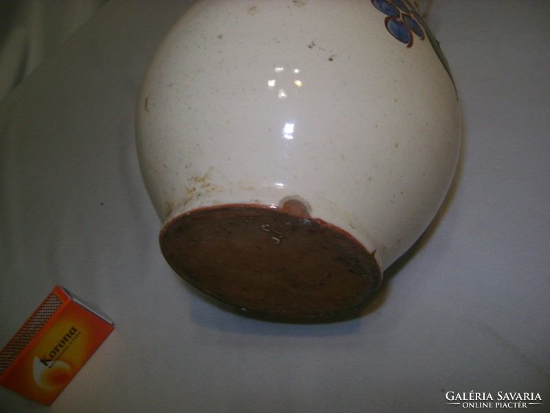 Grape pattern glazed pot with wine jug